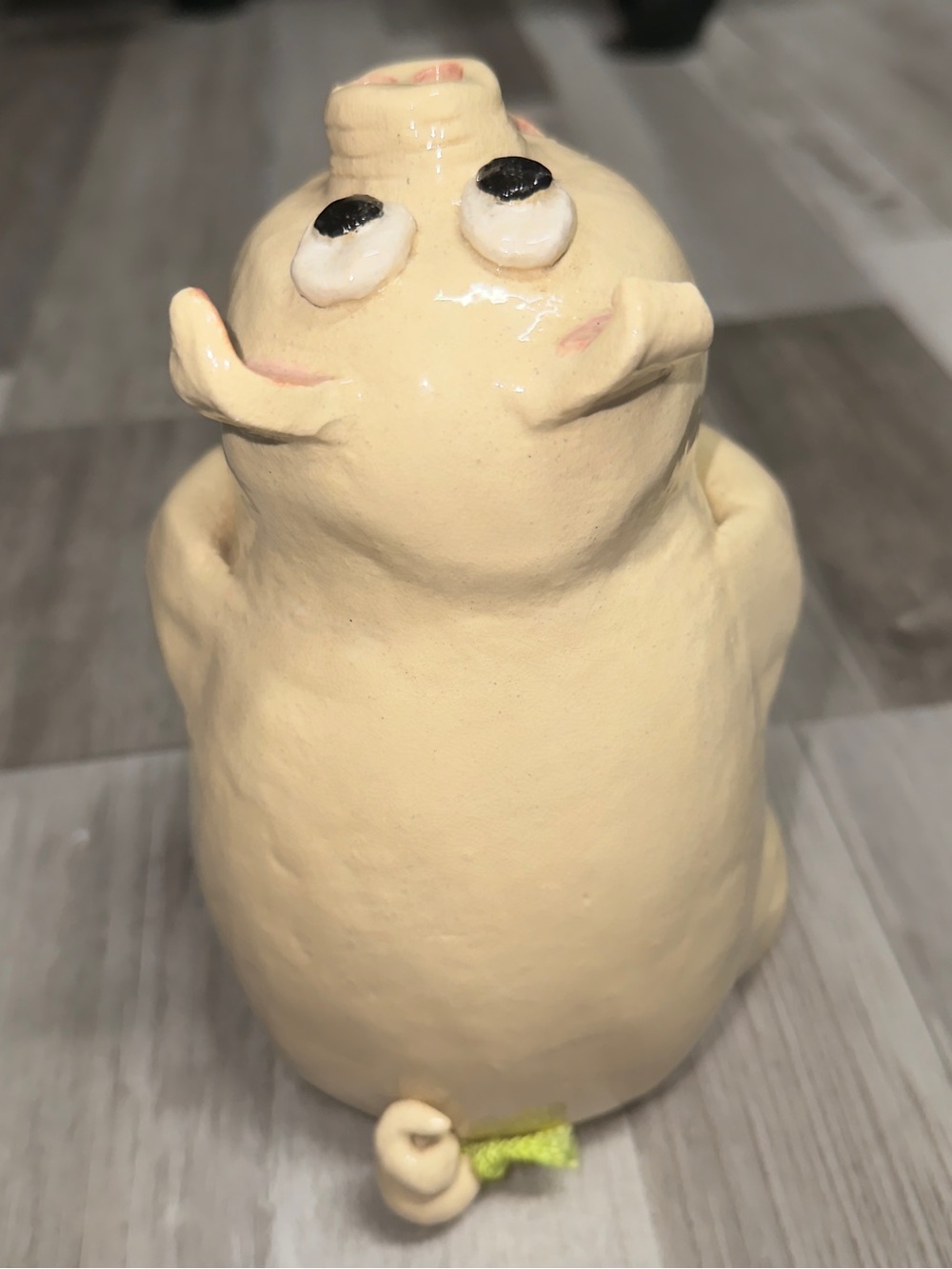 Handcrafted  Piggy Bank Sculpture. Broken missed ear. - Picture 3 of 9
